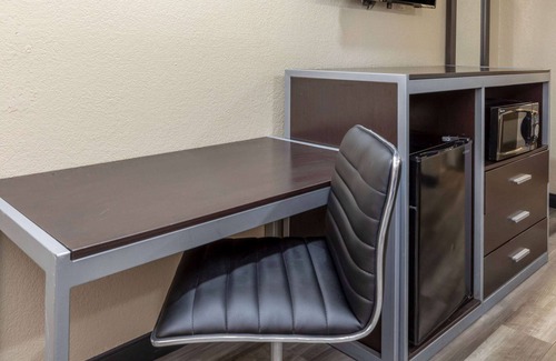 Tulsa Hotel | Super 8 by Wyndham Tulsa/Arpt/St Fairgrounds