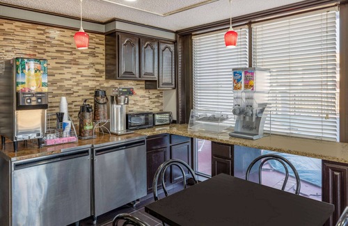 Tulsa Hotel | Super 8 by Wyndham Tulsa/Arpt/St Fairgrounds