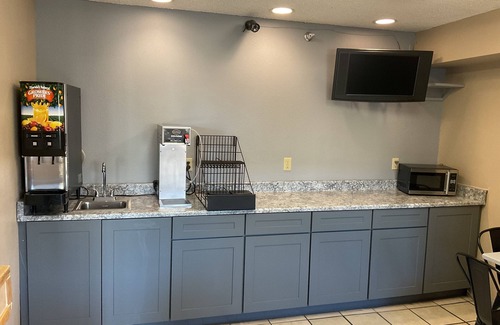 Southeast Colorado Springs Hotel | Super 8 by Wyndham Colorado Springs Airport