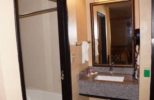 Farmers Branch Hotel | Super 8 by Wyndham Farmers Branch/North Dallas