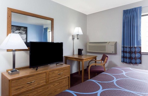 Wisconsin Dells Hotel | Super 8 by Wyndham Wisconsin Dells