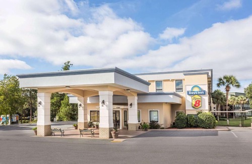 Valdosta Hotel | Super 8 by Wyndham Valdosta Mall