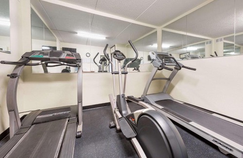 Valdosta Hotel | Super 8 by Wyndham Valdosta Mall