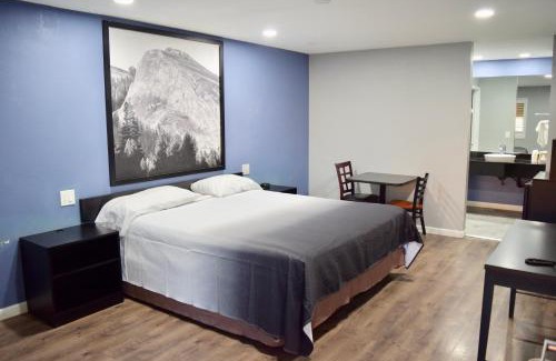 Visalia Hotel | Super 8 by Wyndham Visalia