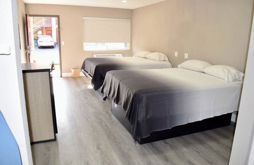 Visalia Hotel | Super 8 by Wyndham Visalia