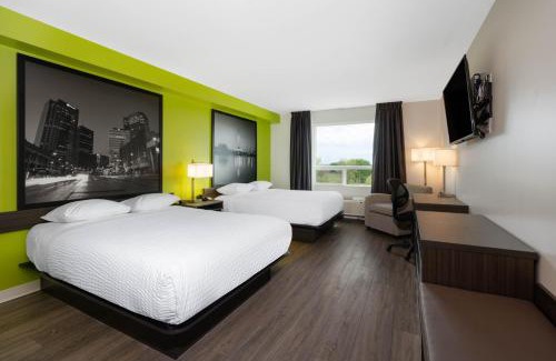 Winnipeg Hotel | Super 8 by Wyndham Winnipeg East MB