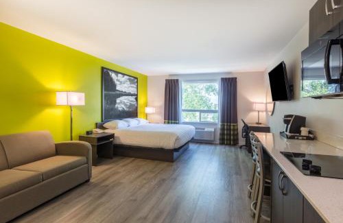 Winnipeg Hotel | Super 8 by Wyndham Winnipeg East MB