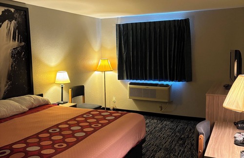 Springfield Hotel | Super 8 Springfield North I-44