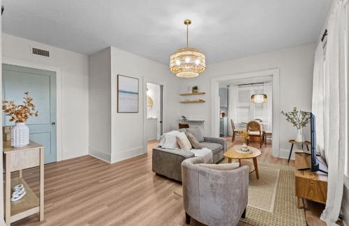 Historic Downtown Kissimmee Casa | SUPER BOHO - LAKE TOHO FISHiNG WATER FRONTs