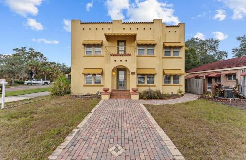 Historic Downtown Kissimmee Casa | SUPER BOHO - LAKE TOHO FISHiNG WATER FRONTs