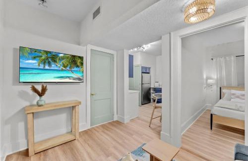 Historic Downtown Kissimmee Casa | SUPER BOHO - LAKE TOHO FISHiNG CIVIC CeNTER