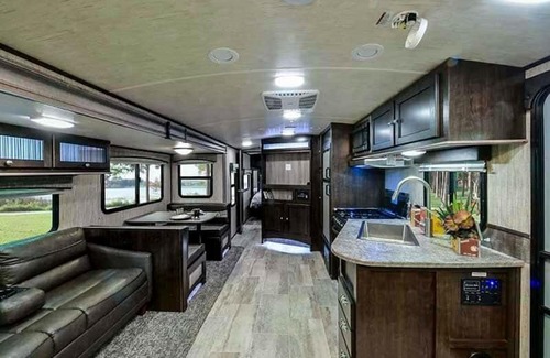 Maryvale Village Otro | Super Bowl RV Camping Venue 2 miles from Stadium