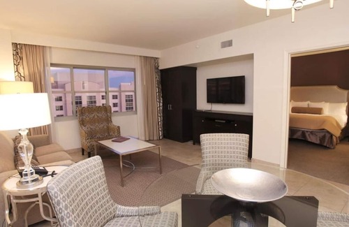 Enterprise Condominio | Super Bowl Week in Las Vegas... 2-bedroom sleeps 8 to 12!
