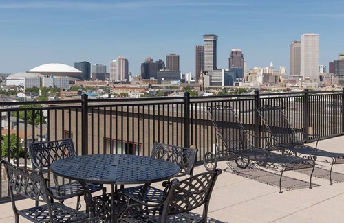 Faubourg Lafayette Apartamento | Super Bowl Weekend in New Orleans! 1 br Sleeps 4 w/ kitchen on streetcar route!