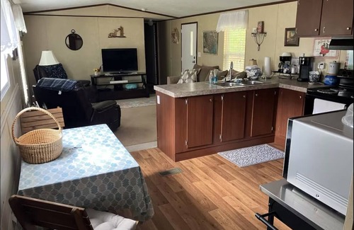 Newberry Casa | Super clean 7 mile from downtown Newberry safe quiet home Best Deal Around