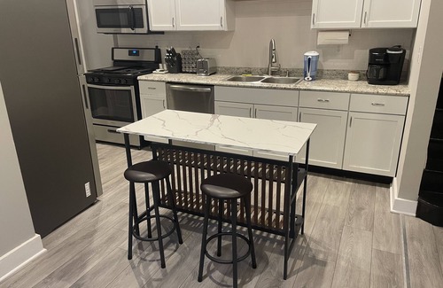 Covington Casa | Super Close to the Madison <Perfect for Wedding Guests> + 2 Free Parking Spots!