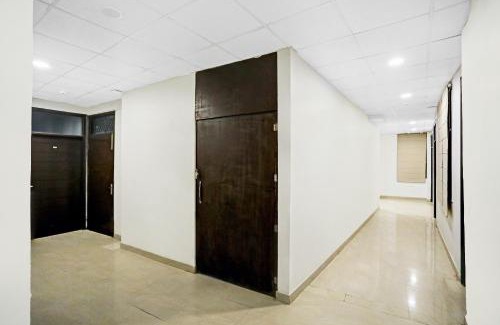 Sainik Farm Hotel | Super Collection O Agniv Residency Near Saket Metro