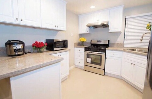 West Covina Casa | Super convenience 3BE/2.5BA