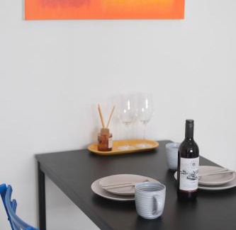 Canterbury Apartamento | Super Convenient 1BR Apt Free Parking & study