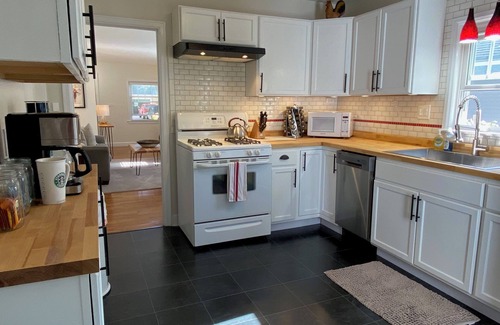 Spring Lake Casa | Super Cozy 2 Bedroom Home w/Large Yard, Fire Pit, Walk to Spring Lake Beach