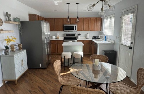 Timberwood Park Casa | Super cozy newly renovated and furnished house.
