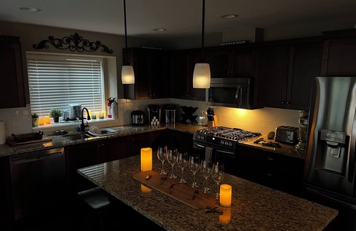 Lindell Beach Cabaña | Super cozy cultus lake retreat with awesome ammenities, with pool hot tub gym