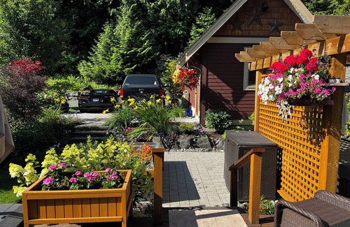 Lindell Beach Cabaña | Super cozy cultus lake retreat with awesome ammenities, with pool hot tub gym