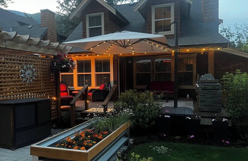 Lindell Beach Cabaña | Super cozy cultus lake retreat with awesome ammenities, with pool hot tub gym