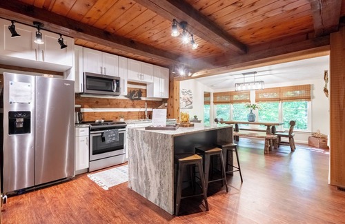 Cumming Cabina | Super Cozy,Rustic 2bd/2ba/ 10 cleaning fee