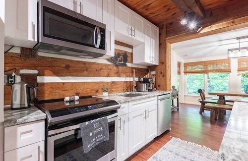 Cumming Cabina | Super Cozy,Rustic 2bd/2ba/ 10 cleaning fee
