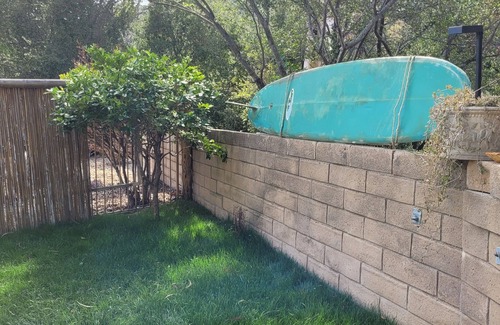 Calabasas Apartamento | Super Cute Guest Apartment with Private Entrance, Yard and Mountain Views.
