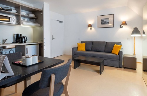Bourg-l'Eveque Condominio | Super Endroit ! Suite Climatisée + Équipée
