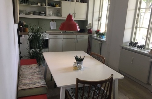 Osterbro Apartamento | Súper ámbito familiar, aparcar cerca de grandes parques infantiles y piscina común.