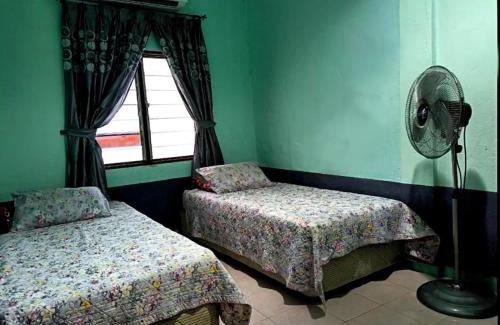 Kampung Kedawang Casa | Super Fully Furnished House next to airport - peaceful, leisure and quite
