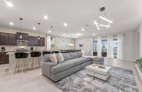 Four Corners Casa | Super Homey