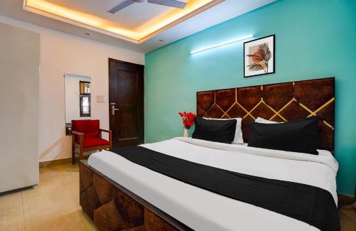 Sainik Farm Hotel | Super Hotel O Silver Key KD plaza Near Saket Metro station