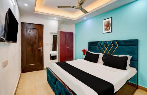 Sainik Farm Hotel | Super Hotel O Silver Key KD plaza Near Saket Metro station