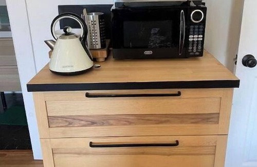 Emeryville Casa | Super Location Clean Stylish Sunny & New Bathroom