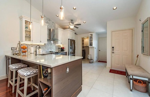 Park Shore Villa | Super Location In Park Shore Near Venetian Village and Beach Entry