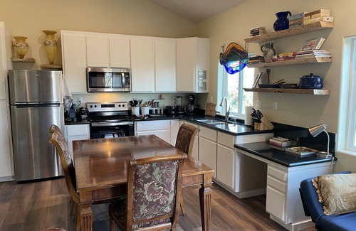 Julian Cabina | SUPER LOW PRICE! Little Acorn cabin, 5 miles from Historic Julian. Pet Friendly!