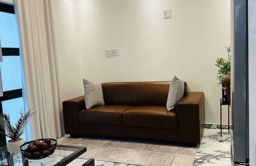 Windhoek West Apartamento | Super Luxurious Modern Apartment. Cozy, private and just 3km from Windhoek CBD.