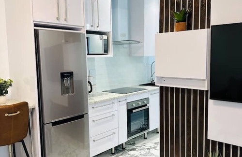 Windhoek West Apartamento | Super Luxurious Modern Apartment. Cozy, private and just 3km from Windhoek CBD.