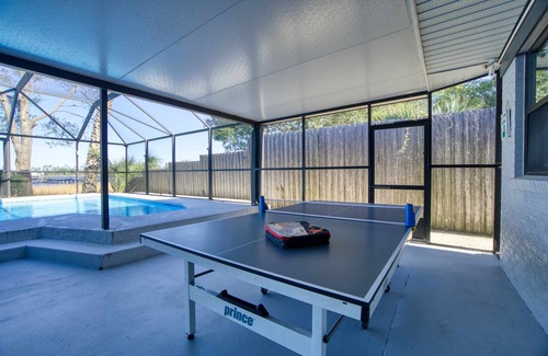 Northside Casa | Super Mario's Riverside Hideaway: Unique Family Fun with Pool & Games