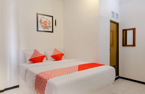 Dinoyo Hotel | Super OYO 1376 Kina Family Residence Syariah