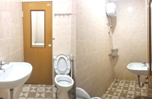 Medan Hotel | Super OYO 3316 Adam Malik Guesthouse Near Stasiun Medan