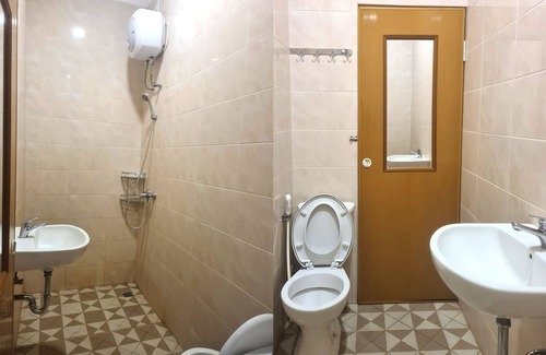 Medan Hotel | Super OYO 3316 Adam Malik Guesthouse Near Stasiun Medan