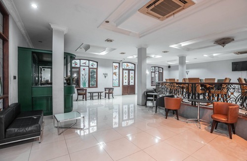Bekasi Timur Hotel | Super OYO 686 Bunga Karang Hotel