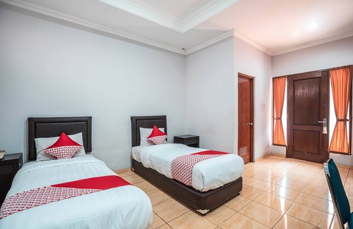 Bekasi Timur Hotel | Super OYO 686 Bunga Karang Hotel