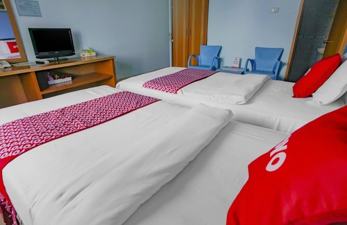 Pangkalpinang Hotel | Super OYO 90072 Apri Inn Syariah
