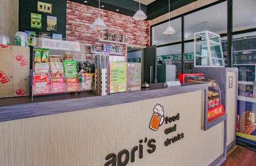 Pangkalpinang Hotel | OYO 90072 Apri Inn Syariah